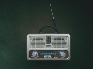 best radio stations to tune your french
